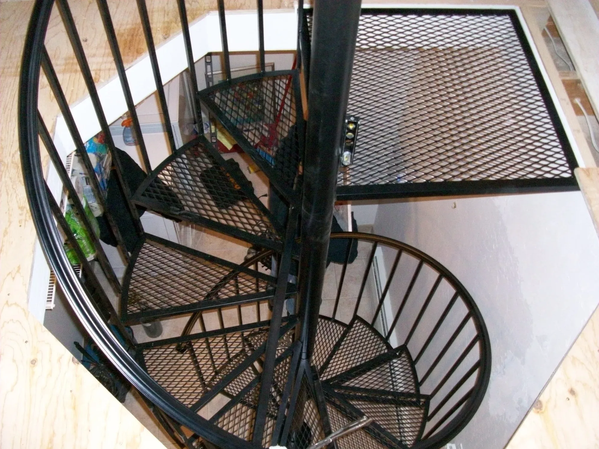 Custom Spiral Mesh Tread Overhead — Staircase
