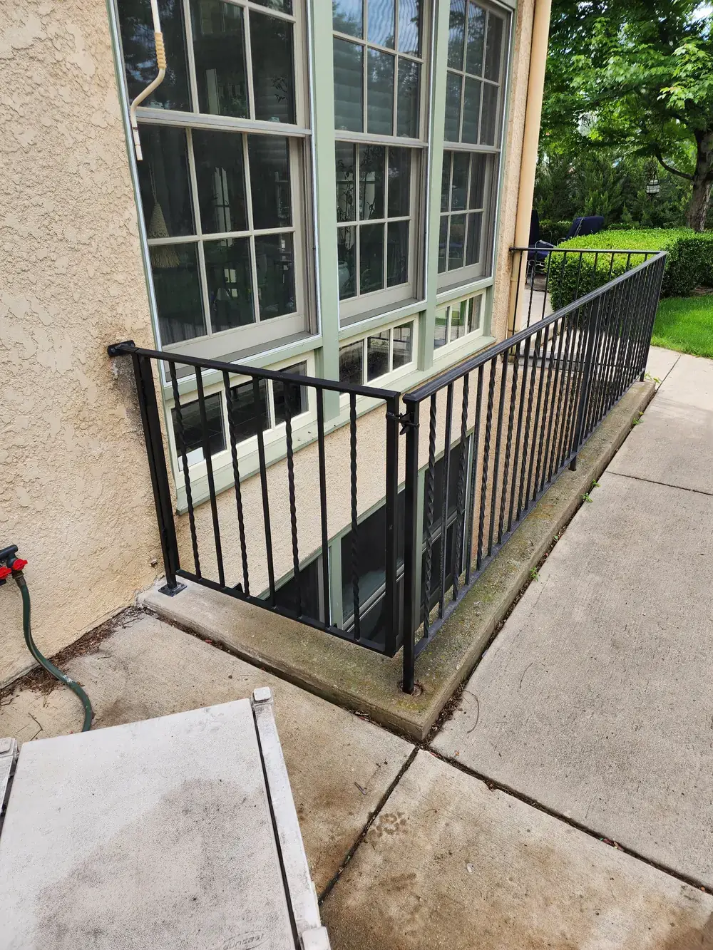Window well with modern iron railing